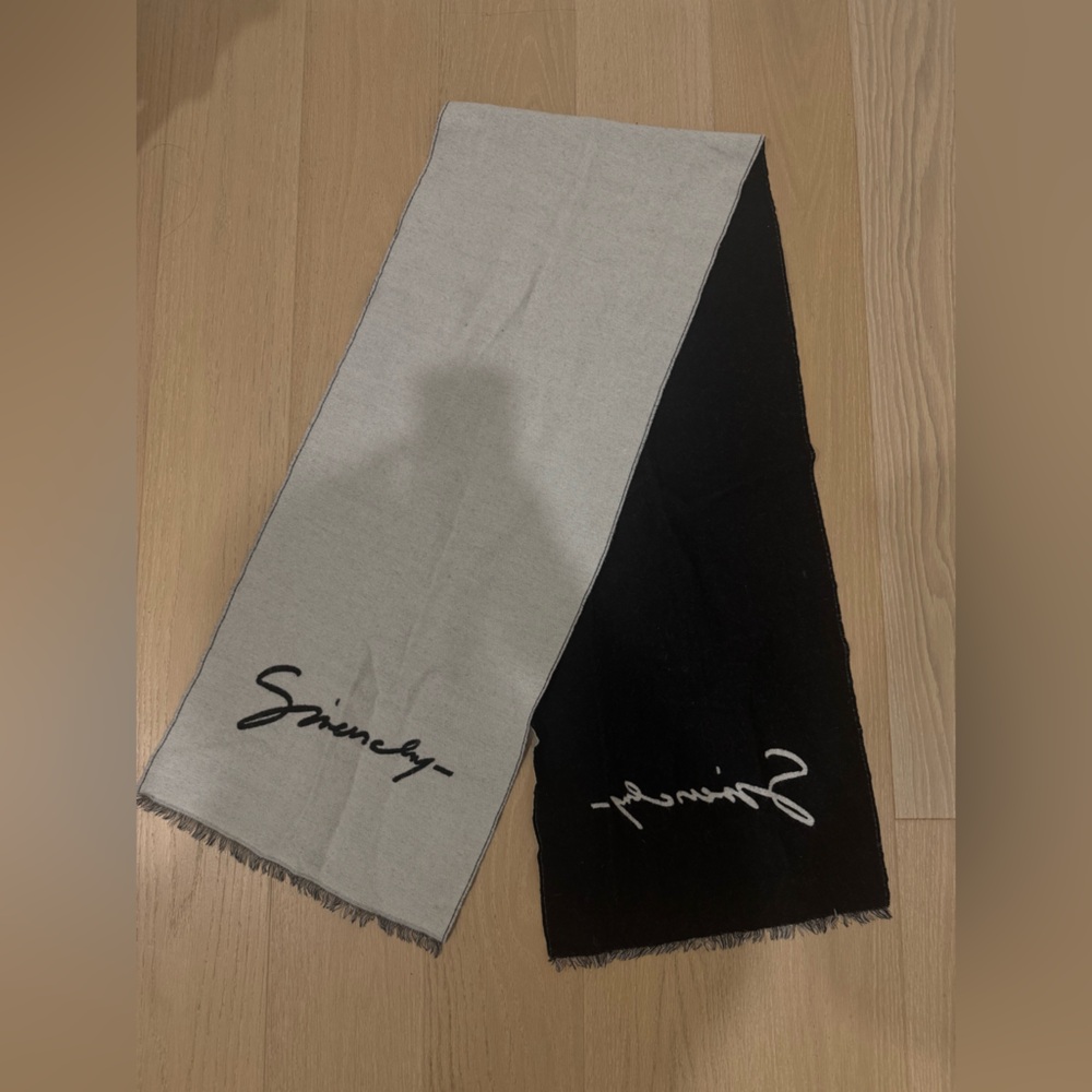 reversible givenchy scarf